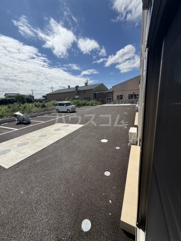 27/30 駐車場
