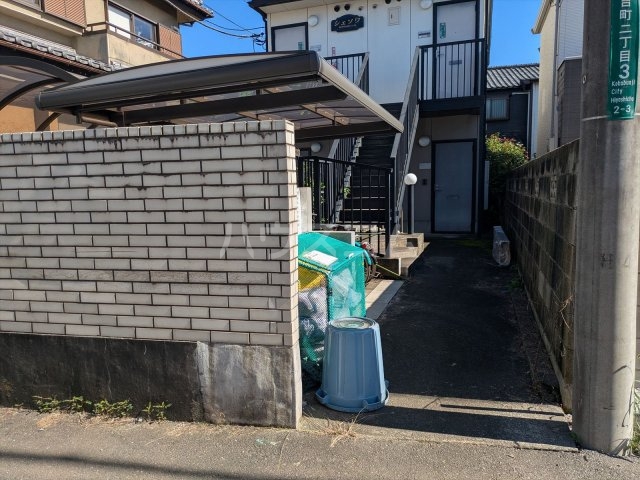 26/30 エントランス