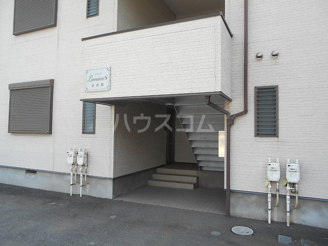 26/28 エントランス