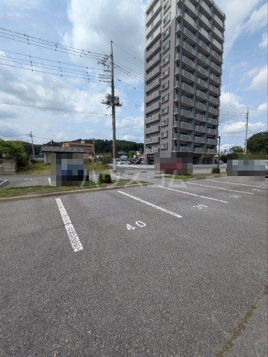 27/30 駐車場