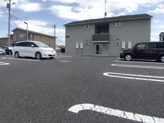 18/27 駐車場