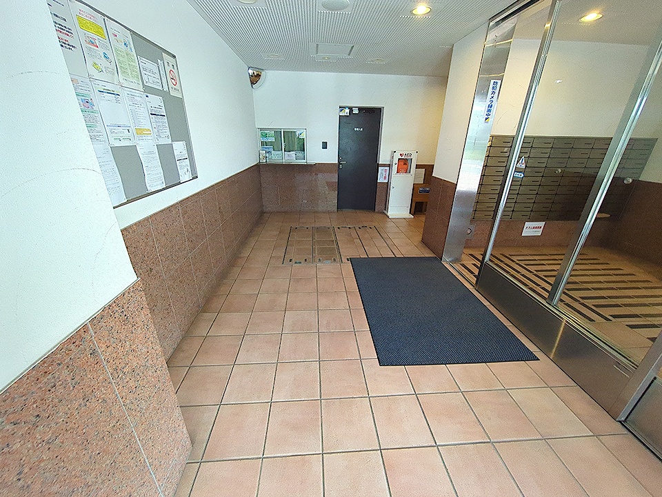 25/27 エントランス
