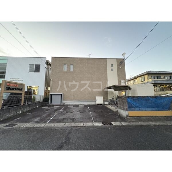 14/14 駐車場
