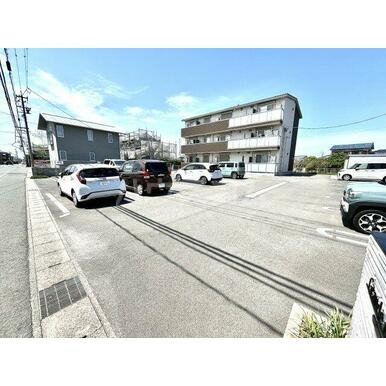 26/30 駐車場