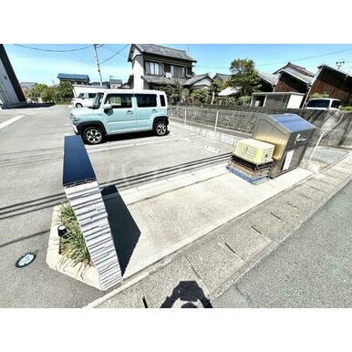 27/30 駐車場