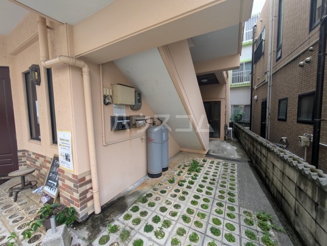 16/20 エントランス