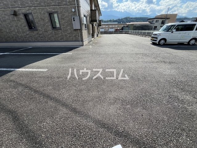 16/16 駐車場