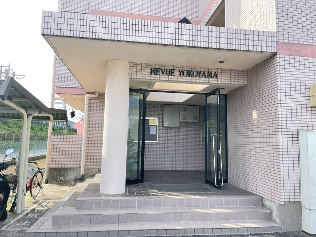 23/26 エントランス
