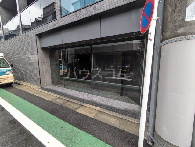 27/30 エントランス