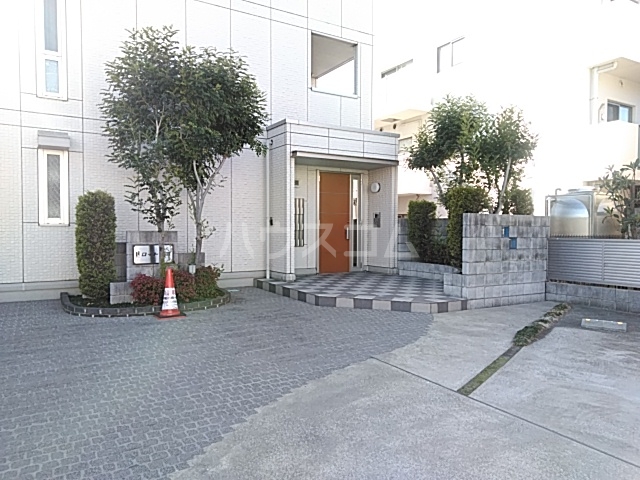 26/29 エントランス