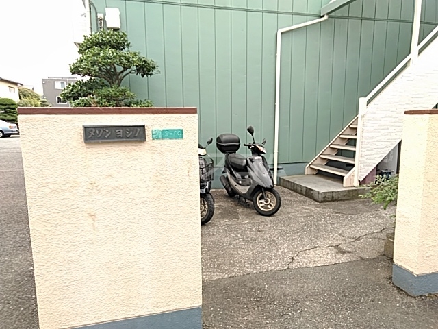 27/30 エントランス