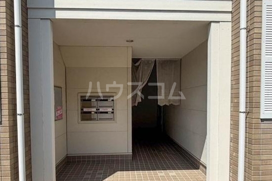 2/4 エントランス