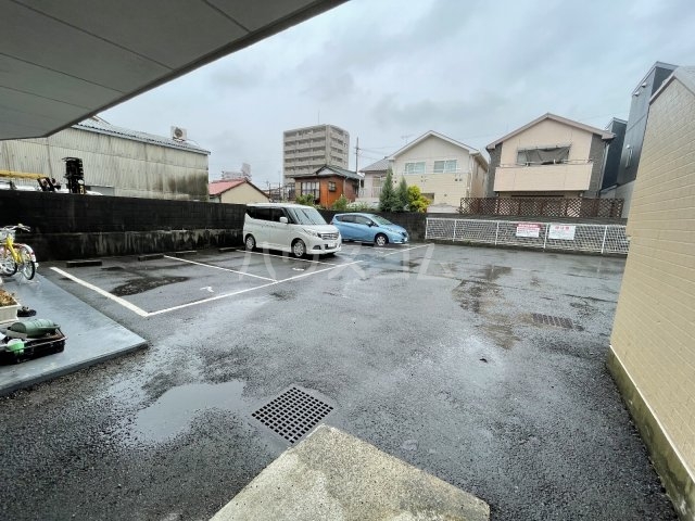 28/30 駐車場