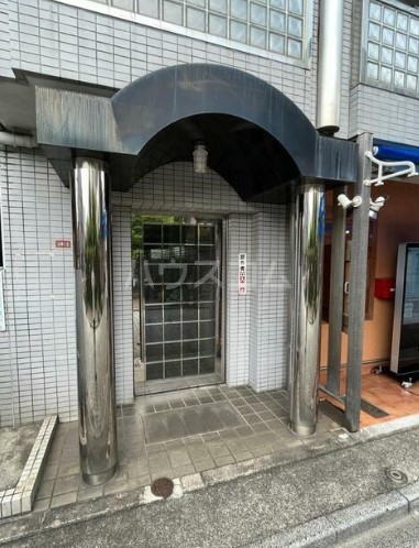 16/26 エントランス