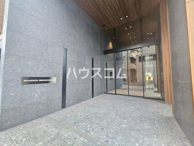 15/23 エントランス