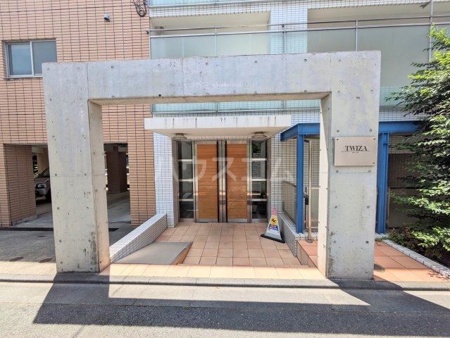 25/30 エントランス