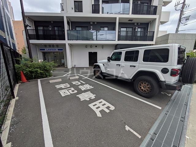 27/30 駐車場