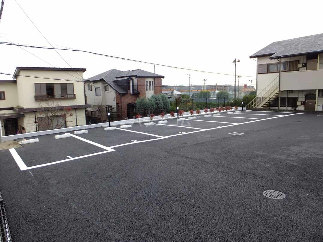 18/28 駐車場