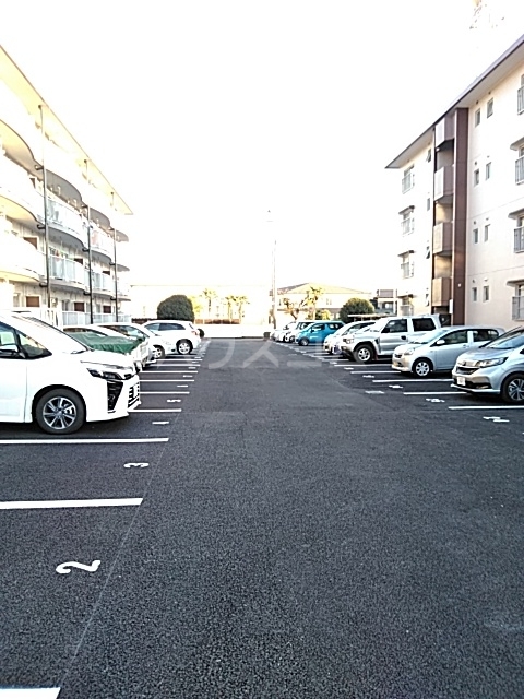 25/27 駐車場