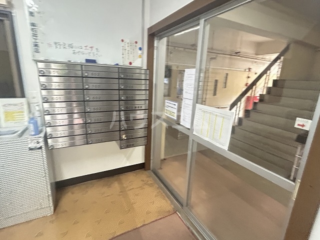 2/2 エントランス