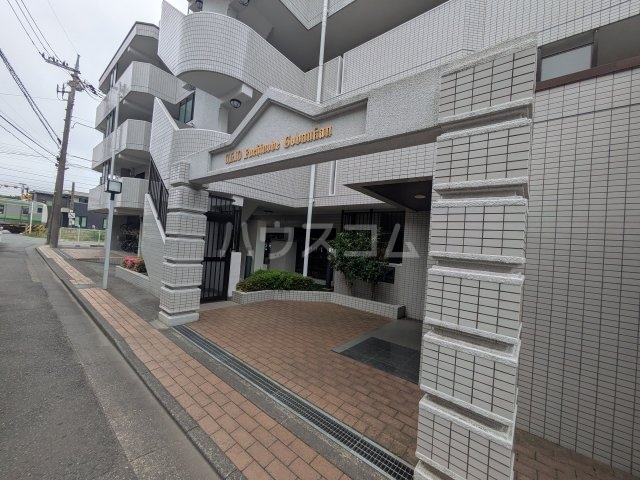 18/27 エントランス