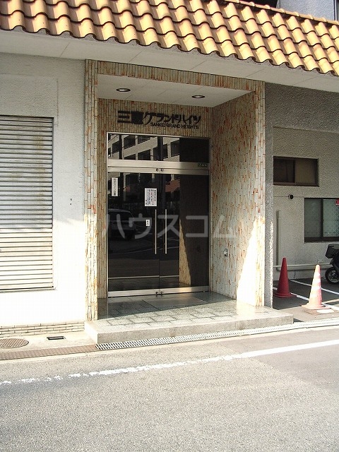 2/2 エントランス