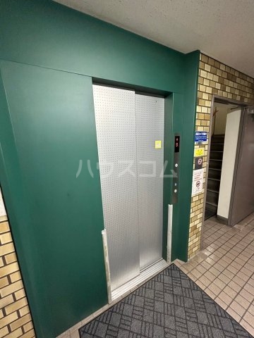 28/30 エントランス