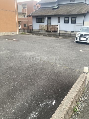 27/30 駐車場