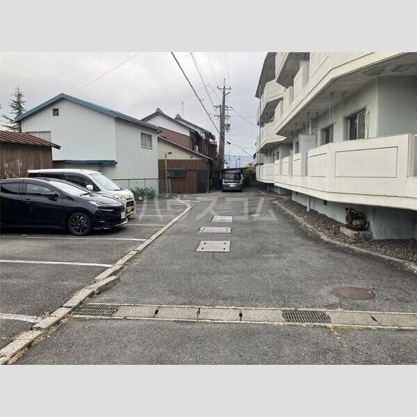 14/14 駐車場