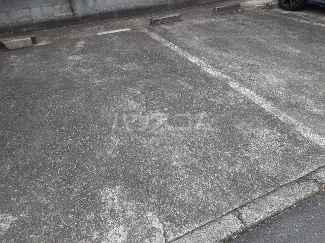 13/13 駐車場