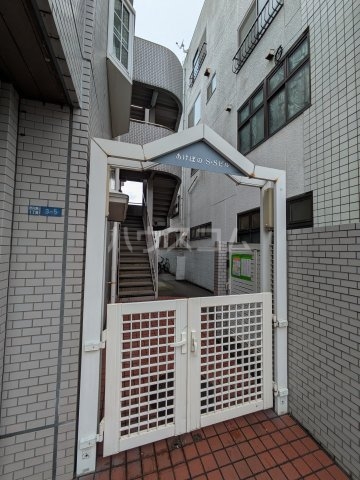 20/30 エントランス