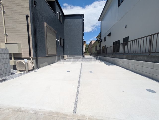 23/30 駐車場