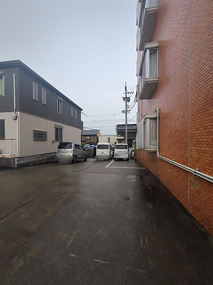 2/3 駐車場
