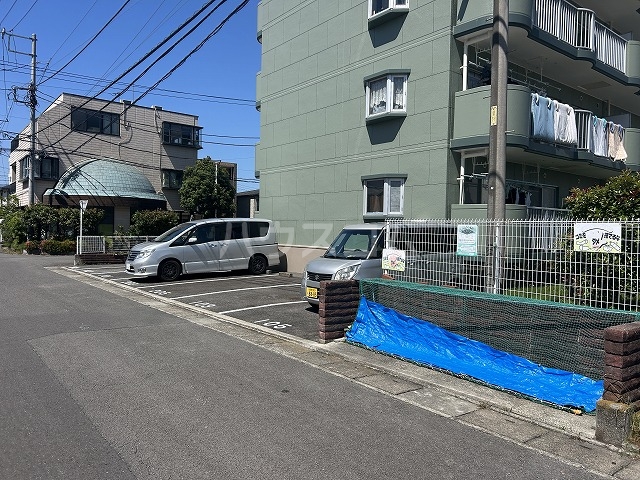 27/30 駐車場