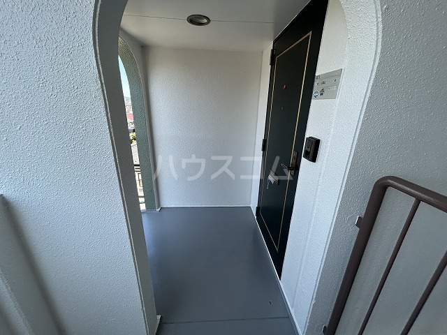 26/30 エントランス