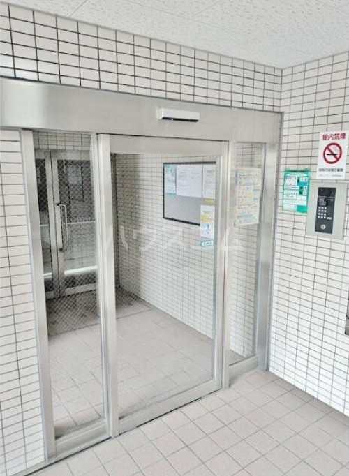 18/25 エントランス