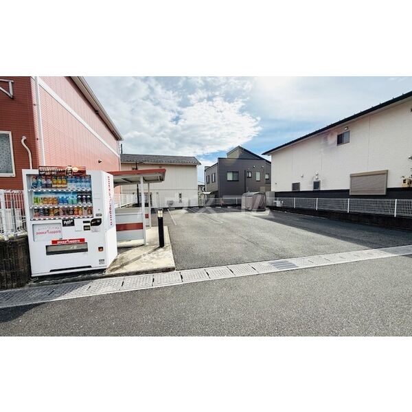 2/3 駐車場
