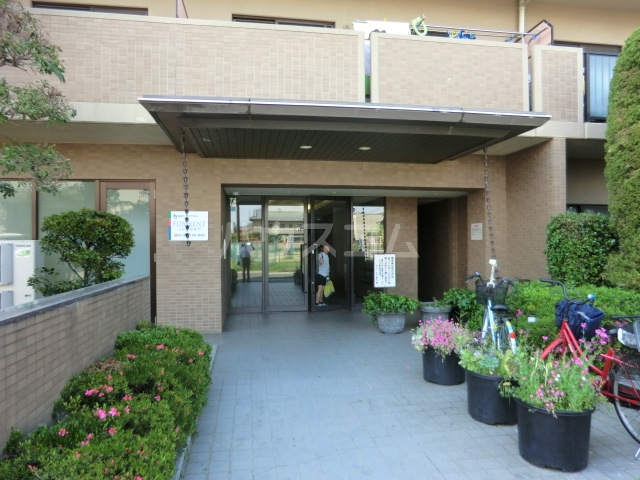 2/4 エントランス