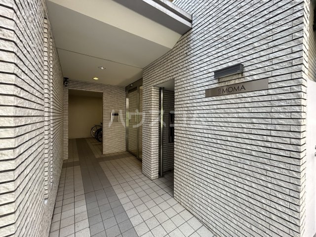 27/30 エントランス