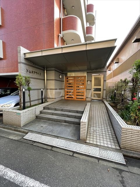 24/30 エントランス