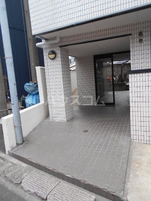 17/25 エントランス