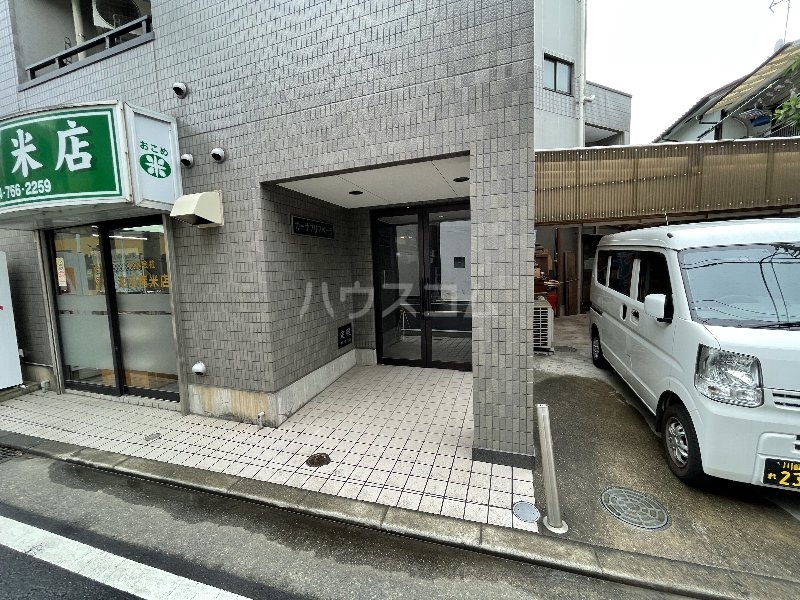 21/29 エントランス