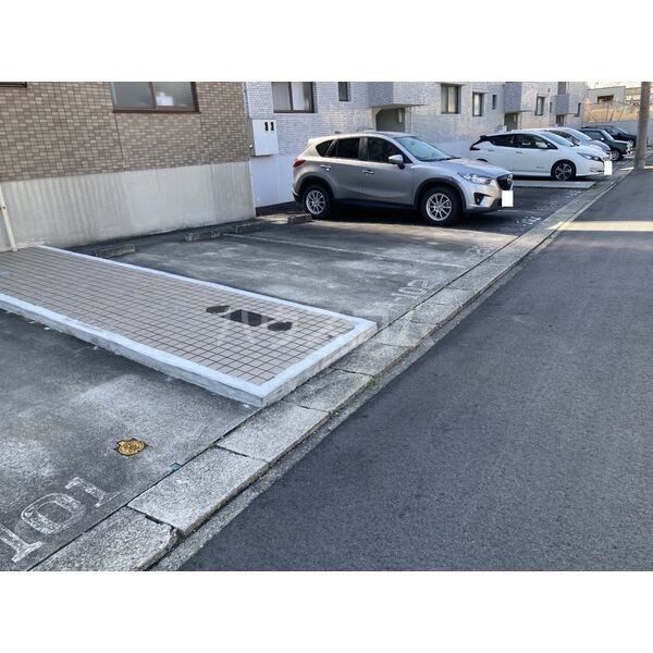 21/24 駐車場
