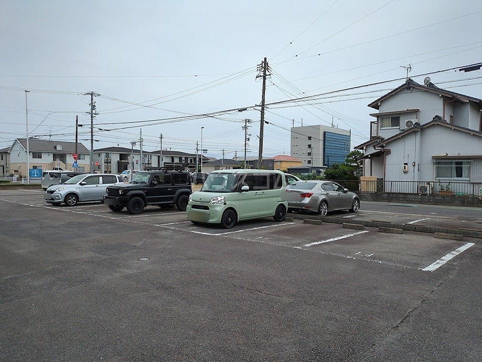 23/26 駐車場