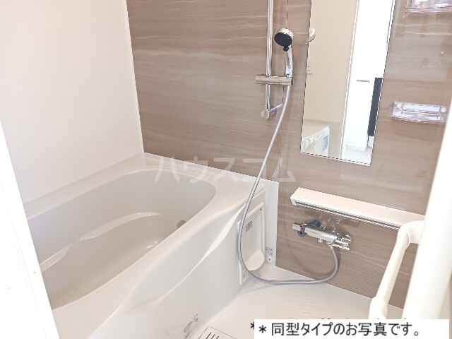 13/28 浴室