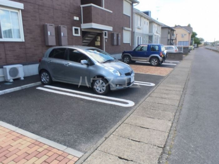 2/3 駐車場