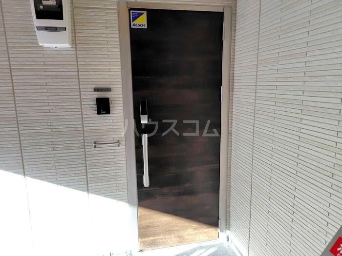 21/30 エントランス