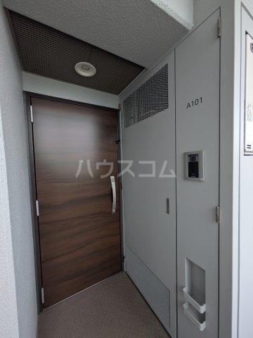 17/27 玄関