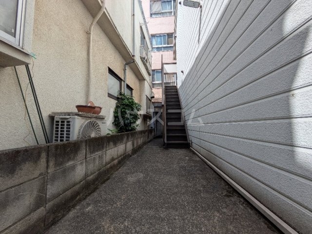18/27 エントランス
