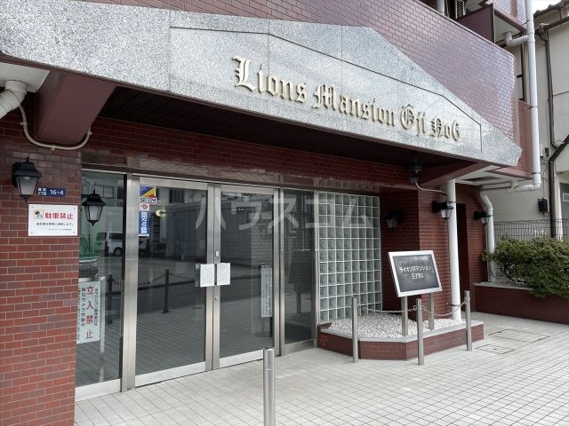 16/19 エントランス
